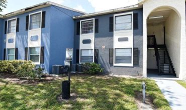 UPDATED KITCHEN!!! 2BR 1BA in Windmill Point. Waterford Lakes/UCF area. ALL TILE FLOORS, Community Pool!