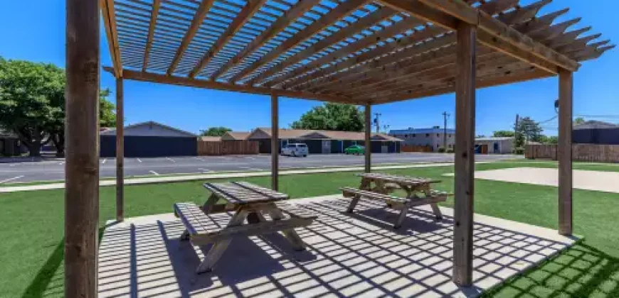 Oak Creek Apartments