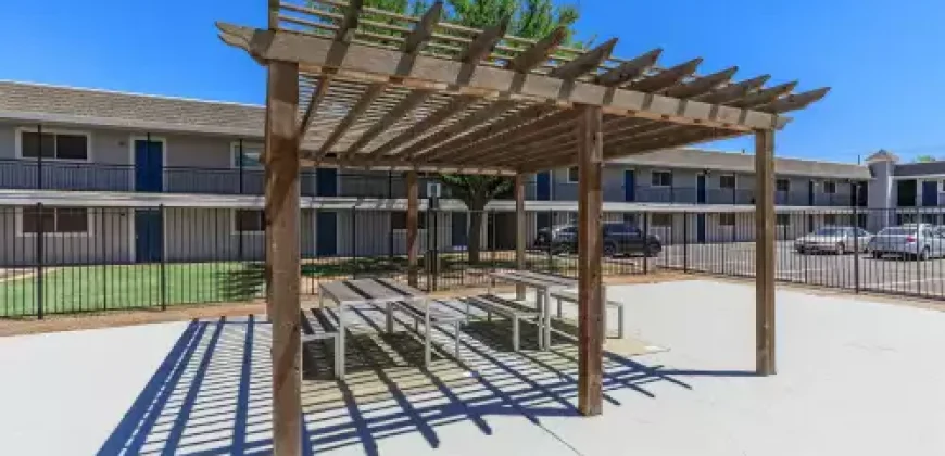 Oak Creek Apartments