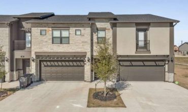 Gorgeous 4/4.5 Townhomes with Fenced Backyards!