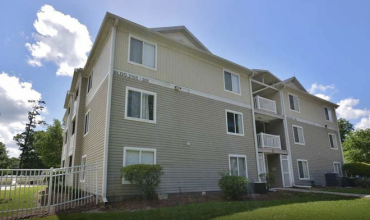 Bedroom with Private Bathroom + Option to Renew – Countryside at the University Condo